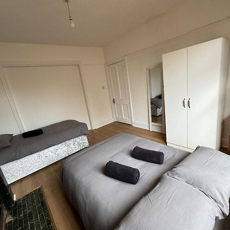 Very Nice Triple Room At 2 Iveragh Rd-5 Dublin Bagian luar foto