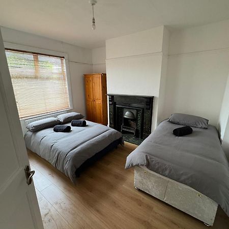 Very Nice Triple Room At 2 Iveragh Rd-5 Dublin Bagian luar foto