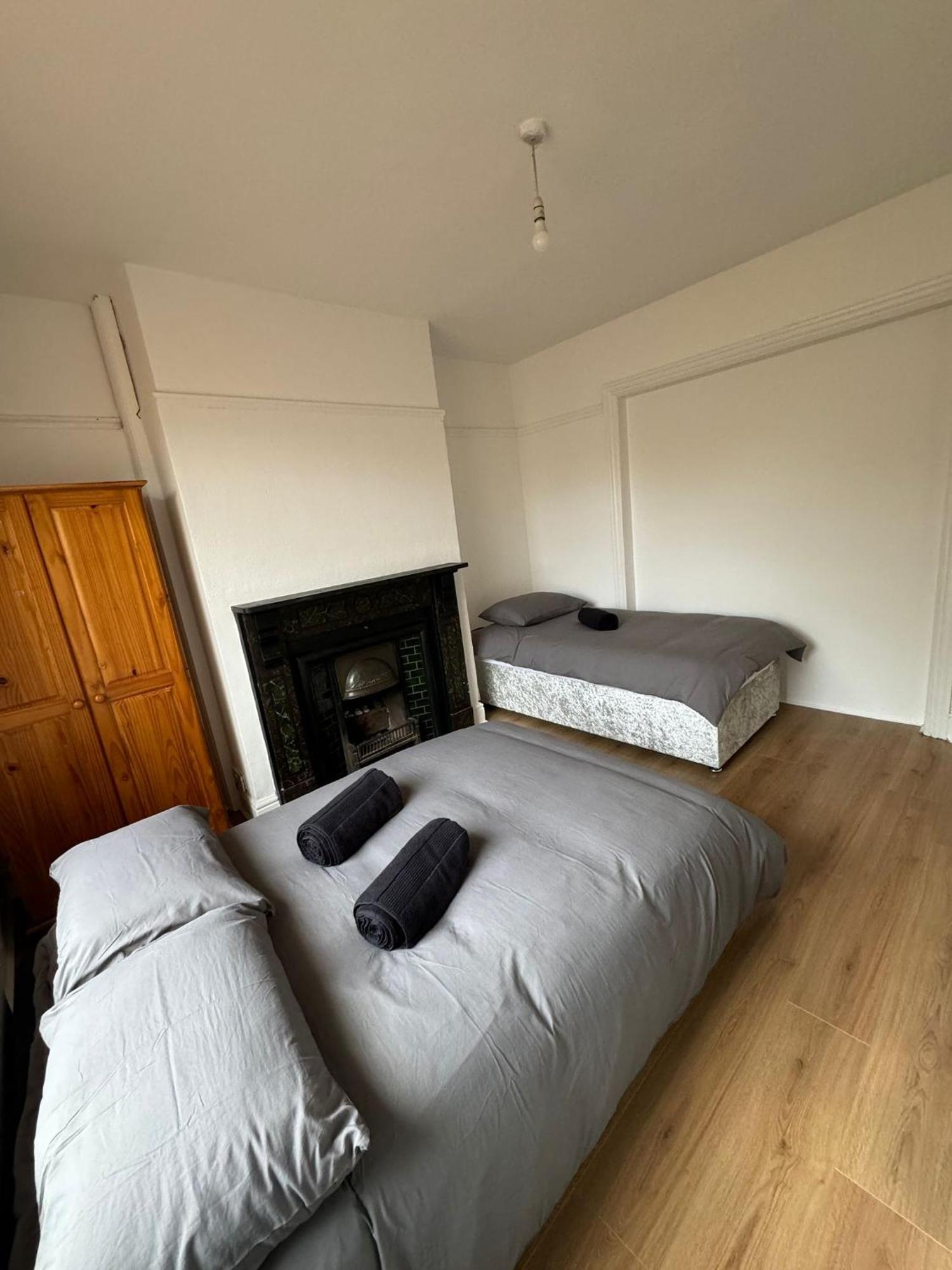 Very Nice Triple Room At 2 Iveragh Rd-5 Dublin Bagian luar foto