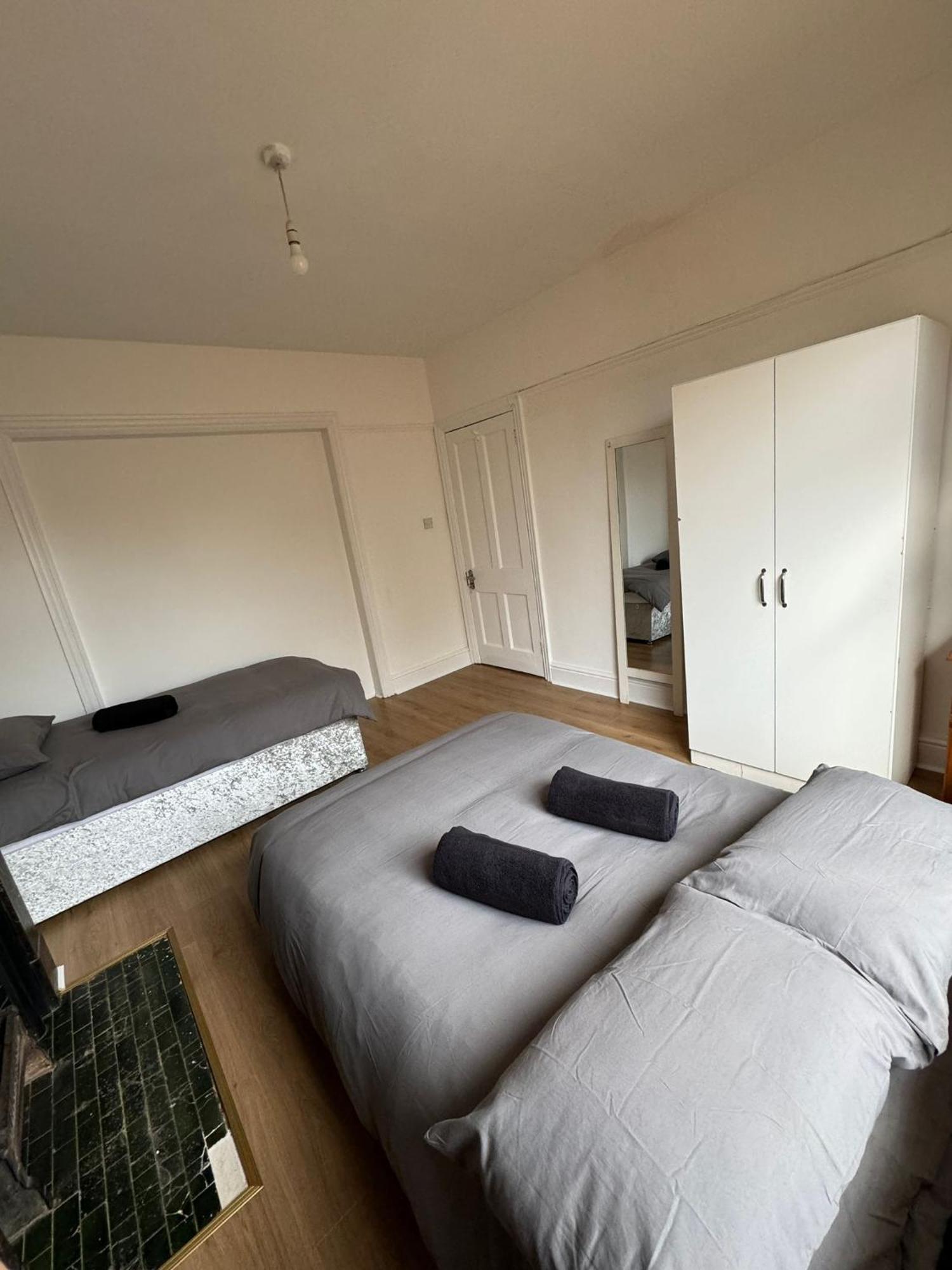 Very Nice Triple Room At 2 Iveragh Rd-5 Dublin Bagian luar foto