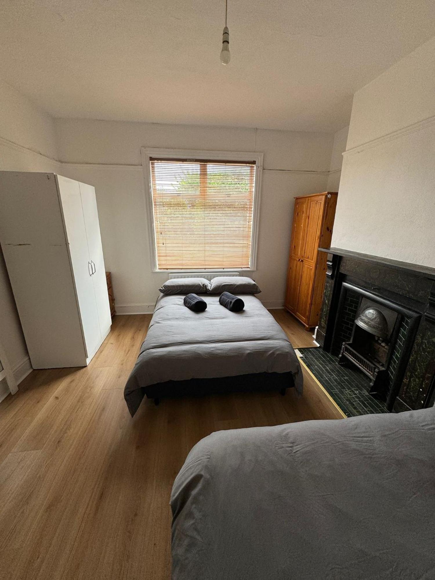 Very Nice Triple Room At 2 Iveragh Rd-5 Dublin Bagian luar foto